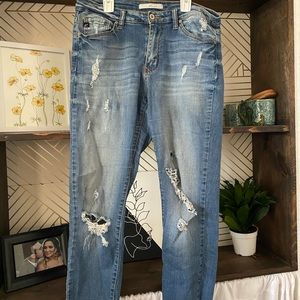 Super cute raw hem skinny jeans